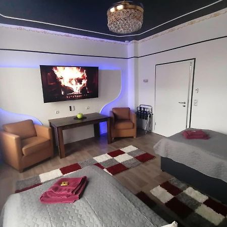 Best-Preis -Gold Suite- Mit Netflix, Self-Check-In, Ebike Ladestation, Fahrradraum, Wlan, Netflix Und Massagesessel - Direkt Am Elberadweg Im Herzen Von Wittenberge Dış mekan fotoğraf
