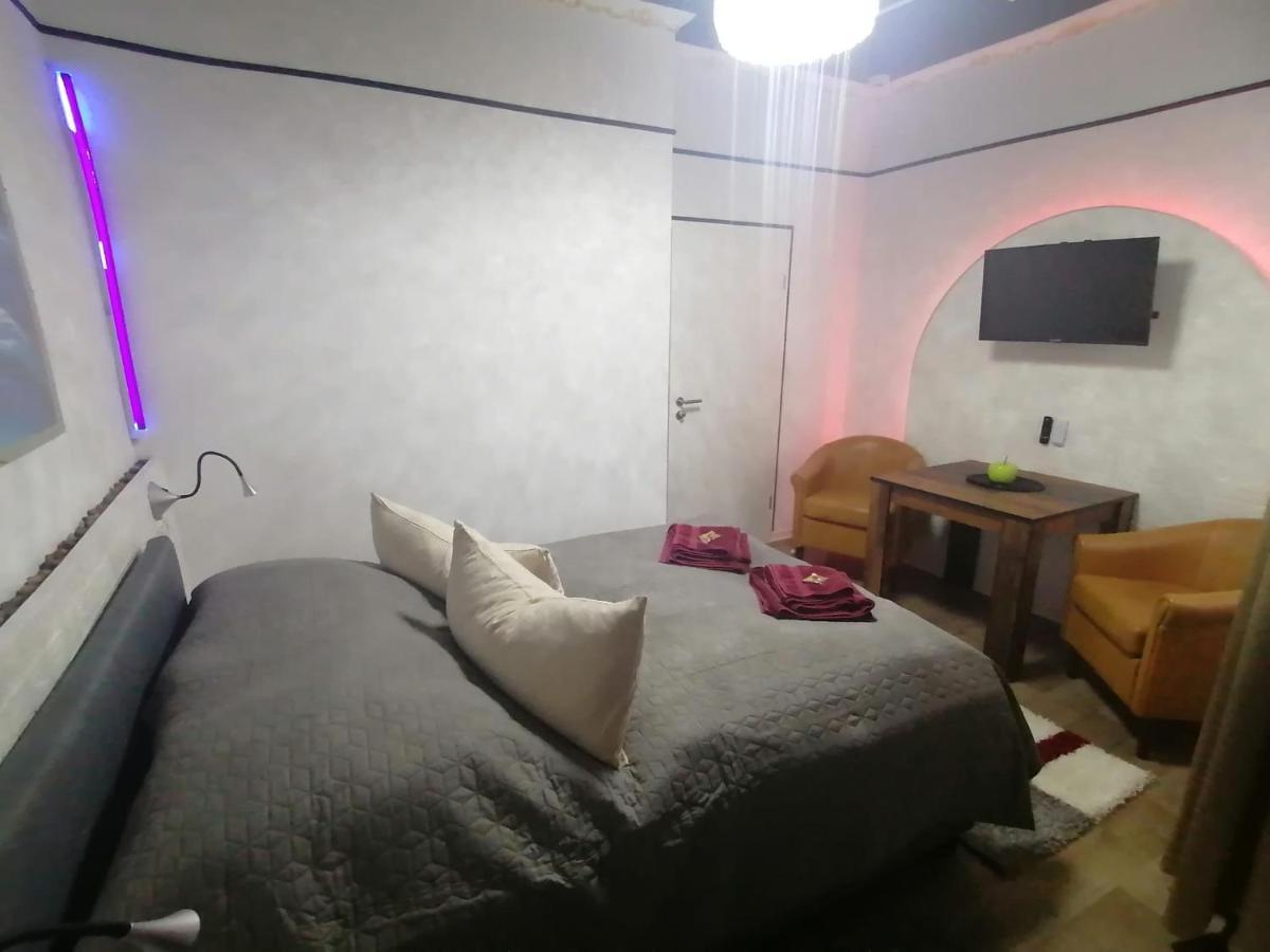 Best-Preis -Gold Suite- Mit Netflix, Self-Check-In, Ebike Ladestation, Fahrradraum, Wlan, Netflix Und Massagesessel - Direkt Am Elberadweg Im Herzen Von Wittenberge Dış mekan fotoğraf
