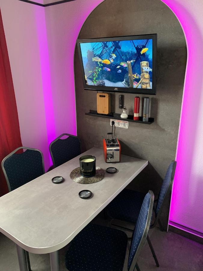 Best-Preis -Gold Suite- Mit Netflix, Self-Check-In, Ebike Ladestation, Fahrradraum, Wlan, Netflix Und Massagesessel - Direkt Am Elberadweg Im Herzen Von Wittenberge Dış mekan fotoğraf