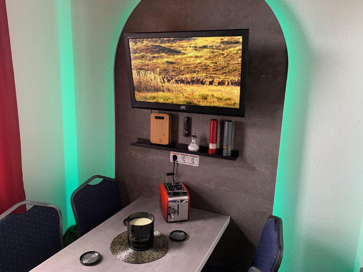 Best-Preis -Gold Suite- Mit Netflix, Self-Check-In, Ebike Ladestation, Fahrradraum, Wlan, Netflix Und Massagesessel - Direkt Am Elberadweg Im Herzen Von Wittenberge Dış mekan fotoğraf