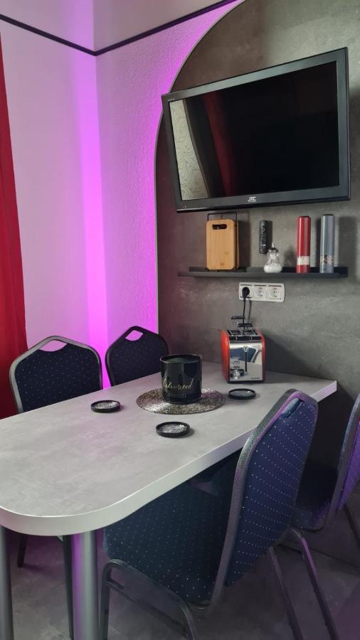 Best-Preis -Gold Suite- Mit Netflix, Self-Check-In, Ebike Ladestation, Fahrradraum, Wlan, Netflix Und Massagesessel - Direkt Am Elberadweg Im Herzen Von Wittenberge Dış mekan fotoğraf