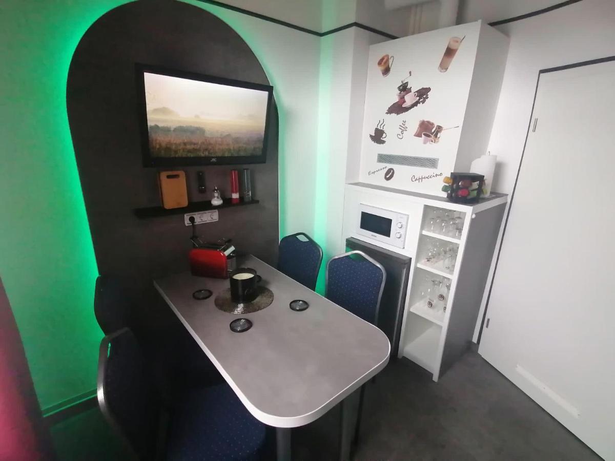 Best-Preis -Gold Suite- Mit Netflix, Self-Check-In, Ebike Ladestation, Fahrradraum, Wlan, Netflix Und Massagesessel - Direkt Am Elberadweg Im Herzen Von Wittenberge Dış mekan fotoğraf